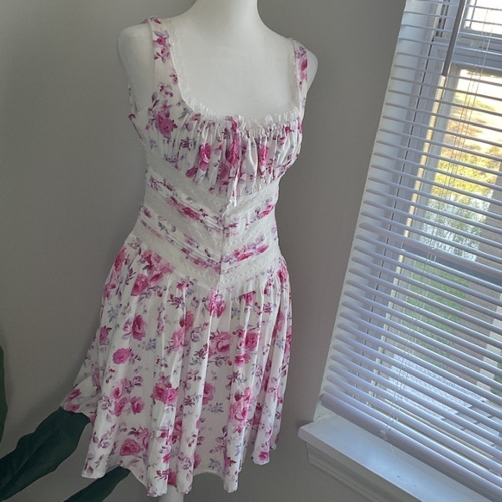SKY TO MOON. Floral Pink and White Dress SIZE M - Picture 2 of 10